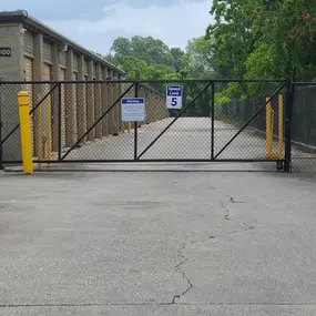 Gate