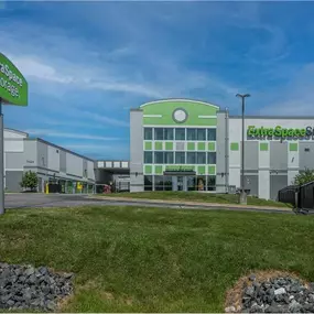 Beauty Image - Extra Space Storage at 7492 New Ridge Rd, Hanover, MD 21076