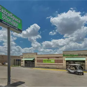 Beauty Image - Extra Space Storage at 730 E Wheatland Rd, Duncanville, TX 75116