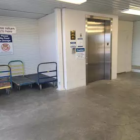 3207_Moving Carts
