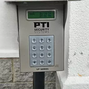 Gate