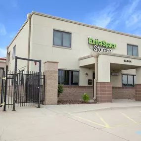 Beauty Image - Extra Space Storage at 13404 E Broncos Pkwy, Centennial, CO 80112