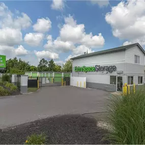 Beauty Image - Extra Space Storage at 2160 Innis Rd, Columbus, OH 43224