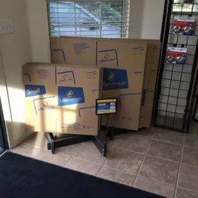 3505_Moving Boxes