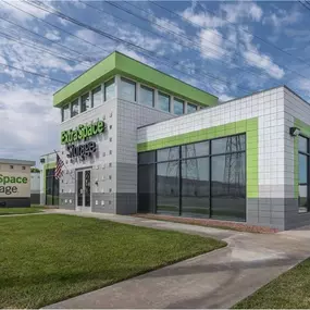 Beauty Image - Extra Space Storage at 1562 N Main St, Orange, CA 92867