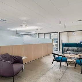 Discover modular office interiors, raised floors, and adaptable workplace solutions by Faciliteq.