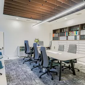 Discover modular office interiors, raised floors, and adaptable workplace solutions by Faciliteq.