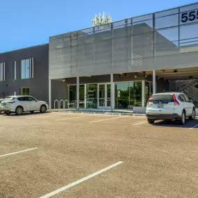 Faciliteq designs modular interiors, raised floors, and flexible office furniture for modern, sustainable workspaces in Phoenix.