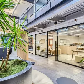 Faciliteq designs modular interiors, raised floors, and flexible office furniture for modern, sustainable workspaces in Phoenix.