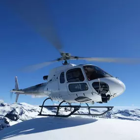 A breathtaking moment from our FunFlights Scenic Tour to the Swiss Alps - Flying over the snow-covered peaks, our passengers enjoyed the best views of Switzerland’s high mountains, deep valleys, and sparkling blue lakes. Exploring Switzerland from above