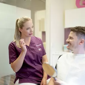 Wir nehmen uns Zeit für Sie und erklären Ihnen alles in Ruhe, damit Sie gut informiert sind und über jeden Behandlungsschritt Bescheid wissen.