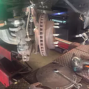 servicio de frenos-RIO Tires & Mechanic