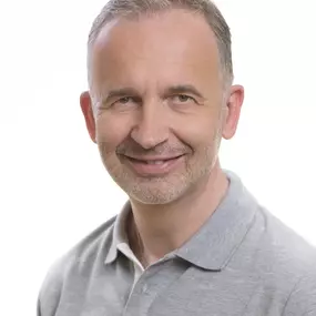 Dr. Roland Rainer - Zahnarzt und Zahnimplantate