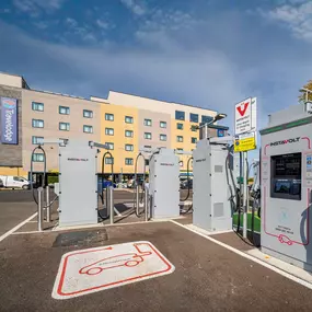 Located near Travelodge Skegness, this InstaVolt charging hub provides multiple ultra-rapid EV chargers. Well signposted and easy to access, it’s ideal for overnight guests and passing drivers.