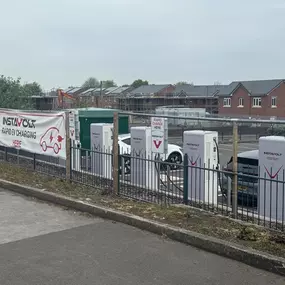 InstaVolt’s rapid EV charging station at Oak Retail Park, Brierley Hill, offers 120 kW DC charging for all electric vehicles. Conveniently located near Merry Hill shopping centre and opposite Wickes, this site provides free parking and ultra-rapid charging, powered by 100% renewable energy. InstaVolt’s reliable charging infrastructure is ideal for both local shoppers and passing drivers, featuring a seamless tap-and-go system for fast and easy charging.
