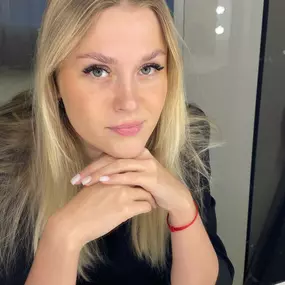 MOÈ Nails & Beauty Dezente Wimpernverlängerung in Augsburg für ein frisches und natürliches Erscheinungsbild.