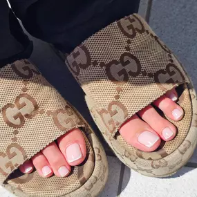 MOÈ Nails & Beauty Professionelle Pediküre in Augsburg, die Ihre Füße weich, gesund und schön macht.