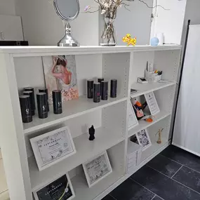 MOÈ Nails & Beauty Große Auswahl an Nagellacken und Beauty-Produkten im Studio in Augsburg.