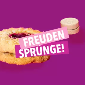 SW Kommunikation Auffälliges Design mit einem Keks und dem Text „FreudenSprünge“ auf pinkem Hintergrund, verspielt und aufmerksamkeitsstark