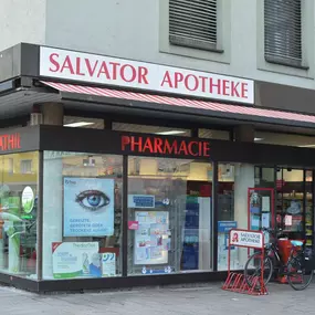 Aussenansicht der Salvator Apotheke