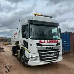 Bild von R J Lander Ltd