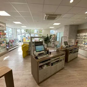 Bild von Bären-Apotheke Halle mit Drive-In Autoschalter