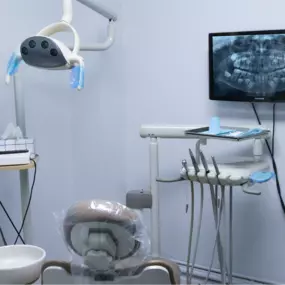 WE ARE BROOKLYN'S PREMIER DENTAL PROVIDER - Creating Beautiful Smiles Since 1999!
Cosmopolitan Dental of Brooklyn is the Brooklyn community’s premier dental and oral health service provider. We can assist the whole family, including children, and we prioritize comfort and wellness.

TREAT YOURSELF TO Comprehensive Dental Services
At our clinic, we offer comprehensive services from all fields of dentistry. In addition to high-end dental equipment and high-quality materials, all services are provi