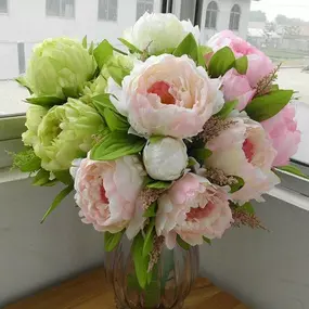 Fresh flowers hand delivered by Flower Delivery Dallas voted your best local florist in Dallas, TX.  From anniversary flowers to birthday flowers to get well flowers we deliver it all!