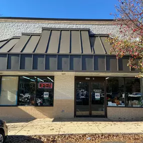 The outside front of Herndon Florist.