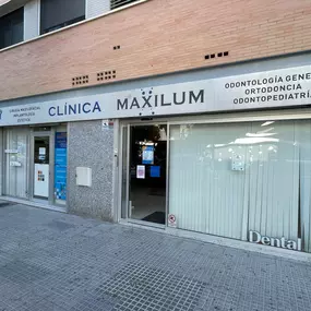 Clinica_Dental_Maxilum_Portada.jpg