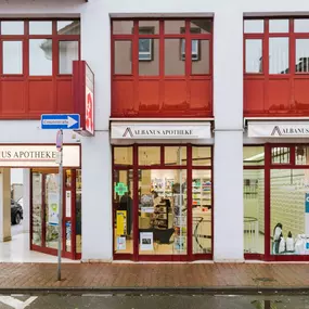 Aussenansicht der Albanus Apotheke