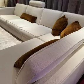 Bild von Möbel Kissling AG - Original Englische Chesterfield Sofas und Möbel in Olten