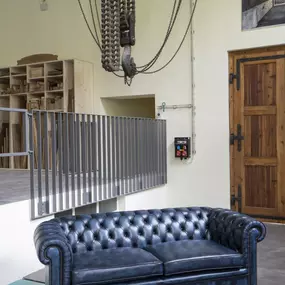 Bild von Möbel Kissling AG - Original Englische Chesterfield Sofas und Möbel in Olten