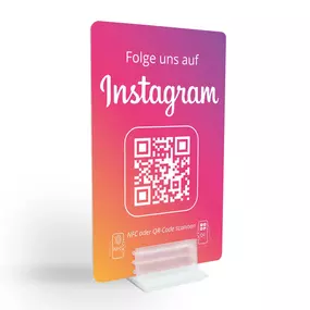 Instagram Booster Karte mit integriertem NFC Tag und QR Code. Kundinnen und Kunden können durch Scannen oder Tippen direkt dein Instagram Profil öffnen, folgen und interagieren. Ideal für Theken, Counters, Events oder Verkaufsflächen, um schnell Follower zu gewinnen.