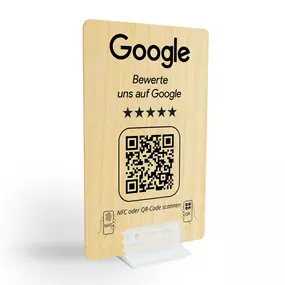 Holz Instagram Booster Aufsteller mit NFC Tag und QR Code. Kundinnen und Kunden können durch Scannen oder Tippen direkt dein Instagram Profil öffnen, folgen und interagieren. Ideal für Empfangstheken, Verkaufsflächen oder Events, um den Followerzuwachs zu fördern.