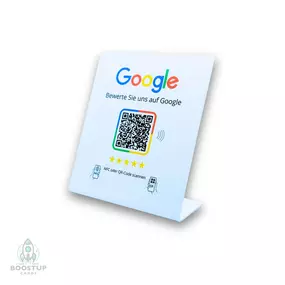 Eleganter Google Bewertungsaufsteller mit integriertem NFC Tag und QR Code. Kundinnen und Kunden können dein Unternehmen mit einem einzigen Scan direkt auf Google bewerten. Keine App nötig, keine Suche. Ideal für Geschäfte, Restaurants, Studios und Di