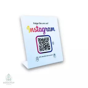 Moderner Instagram Aufsteller mit integriertem NFC Tag und QR Code. Kundinnen und Kunden können dein Instagram Profil mit einem Scan sofort öffnen, folgen und interagieren. Keine App nötig, kein Suchen. Ideal für Coiffeursalons, Beautystudios, Cafés,