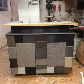 Martin Otto Thie Raumgestaltung Inh. Aline Sander e.K. renoviertes Möbelstück mit textiler Frontgestaltung und klarer Linienführung. Beispiel für kreative Raumlösungen und individuelle Oberflächenbearbeitung.