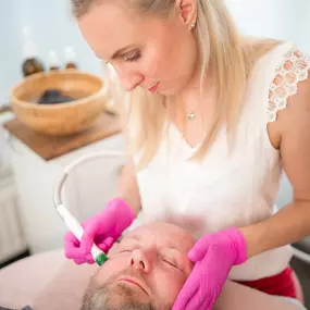 Bild von Die Schönheitsmanufaktur - Kosmetiksalon, Visagistin & Braut Stylistin