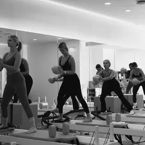 Bild von Glow Pilates Reformer