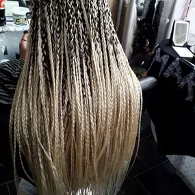 Bild von ANI'S HAIR AND BEAUTY SALON