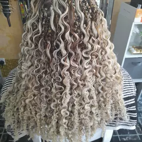 Bild von ANI'S HAIR AND BEAUTY SALON