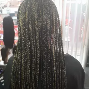 Bild von ANI'S HAIR AND BEAUTY SALON