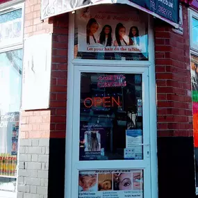 Bild von ANI'S HAIR AND BEAUTY SALON