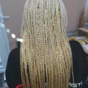 Bild von ANI'S HAIR AND BEAUTY SALON