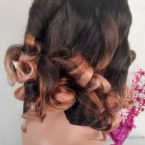 Bild von ANI'S HAIR AND BEAUTY SALON