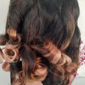 Bild von ANI'S HAIR AND BEAUTY SALON