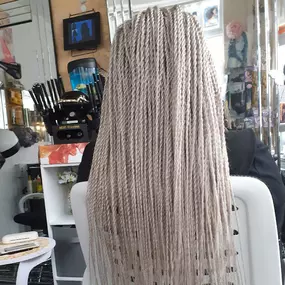 Bild von ANI'S HAIR AND BEAUTY SALON