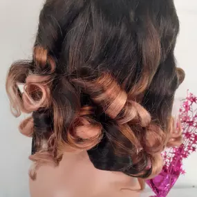 Bild von ANI'S HAIR AND BEAUTY SALON