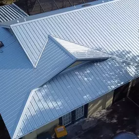 Len's Roofing is a family owned, award winning, Florida roofing contractor serving Manatee, Sarasota, Hillsborough, Hardee, DeSoto, and Charlotte County. Serving The Sun Coast Since 1993. Call 1 (941) 896-7897